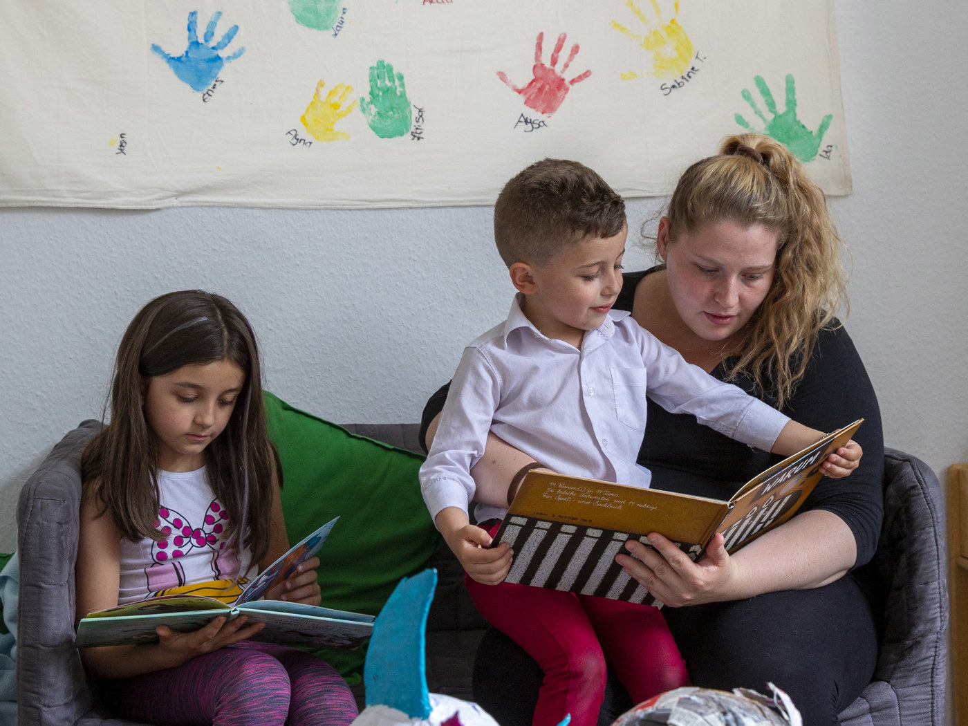 HOME LARGE B Children And Mother Reading Petershof Duisburg Andy Aitchison